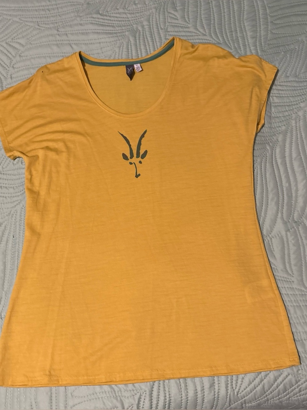 IBEX Goat Yellow 100% Merino Wool Tee T-Shirt Women's Sz Large tiny imperfection